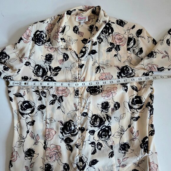 Cherie 100% silk designed in Italy button up blouse with floral design. - Picture 11 of 12